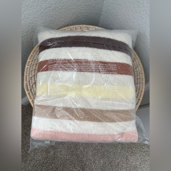 NWT Aerie Unreal Crew Sweater - Picture 3 of 3